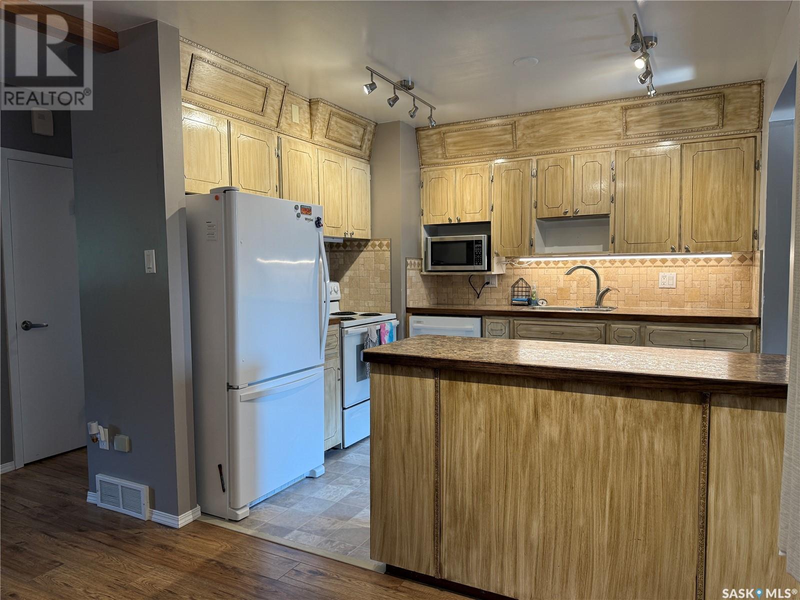1321 Connaught Avenue, Moose Jaw, Saskatchewan  S6H 4B9 - Photo 8 - SK008486