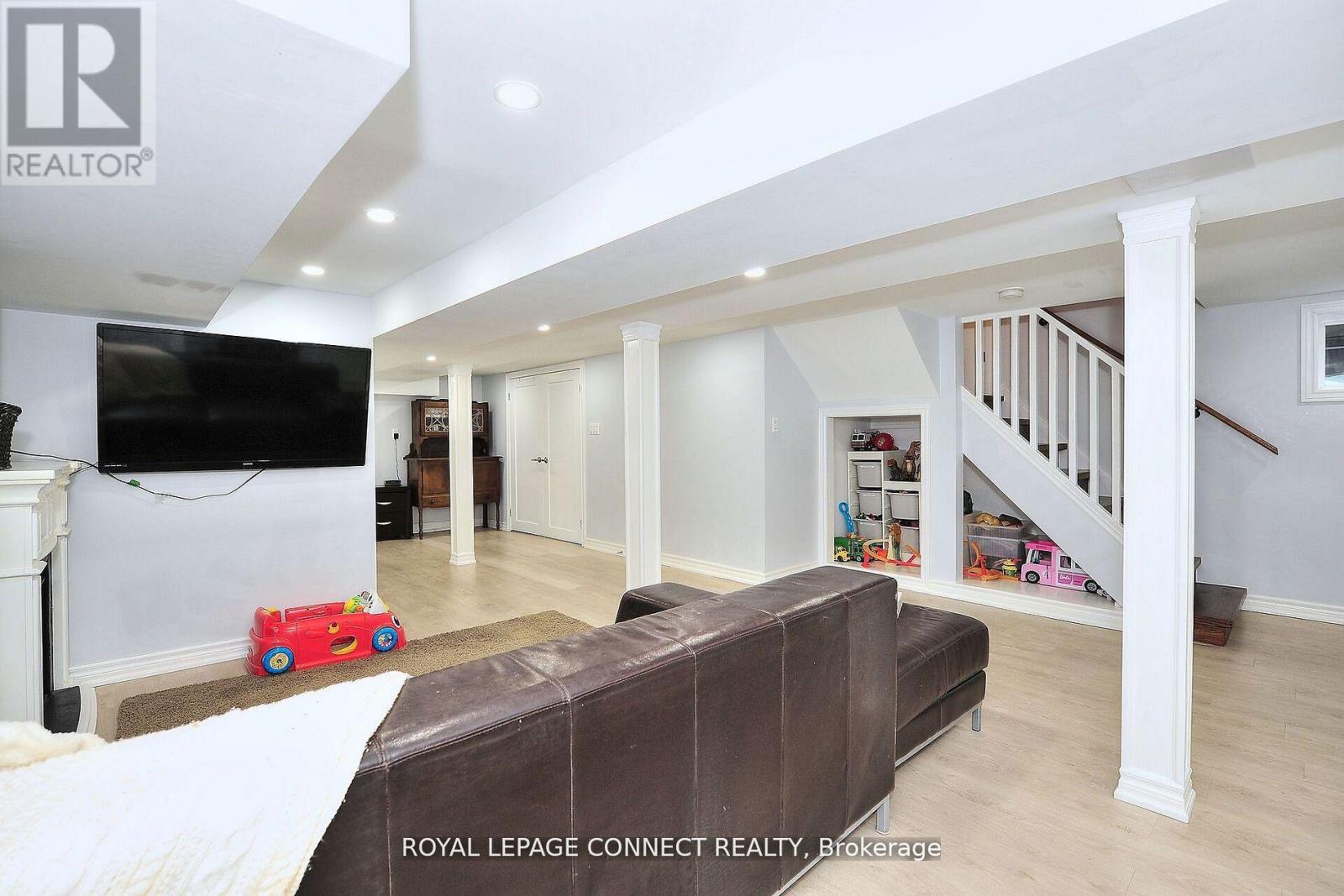 217 Winona Drive, Toronto, Ontario  M6C 3S4 - Photo 27 - C12201502