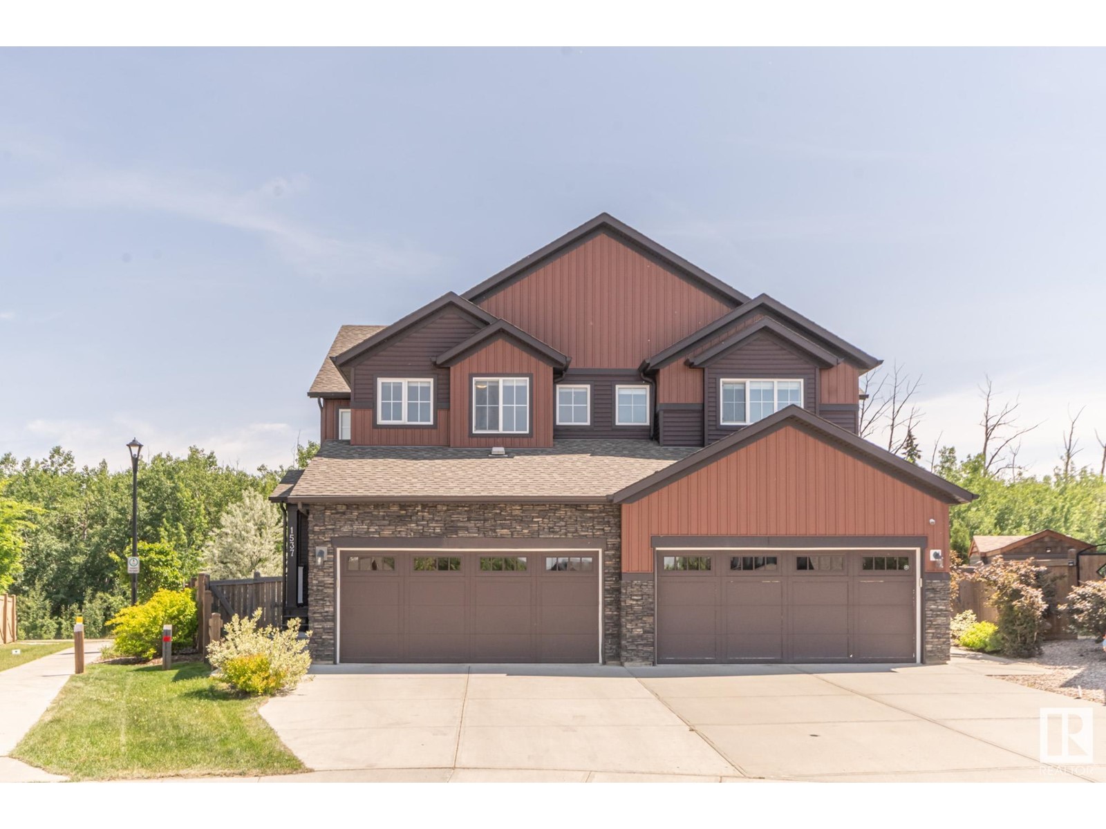 1537 Graydon Hill Pt Sw, Edmonton, Alberta  T6W 3C7 - Photo 3 - E4440767