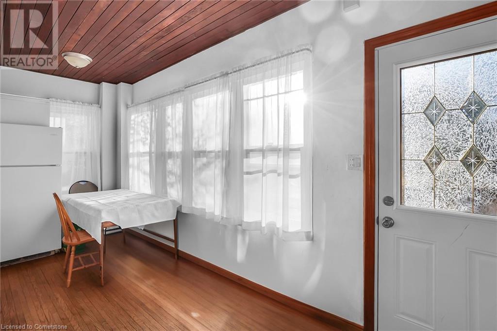 Property at 21 PAISLEY Avenue S image 5