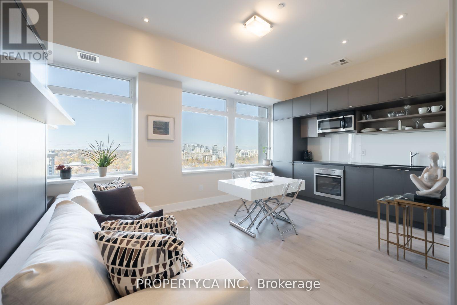 1728 - 111 St Clair Avenue W, Toronto (Yonge-St. Clair), Ontario  M4V 1N5 - Photo 2 - C12201769