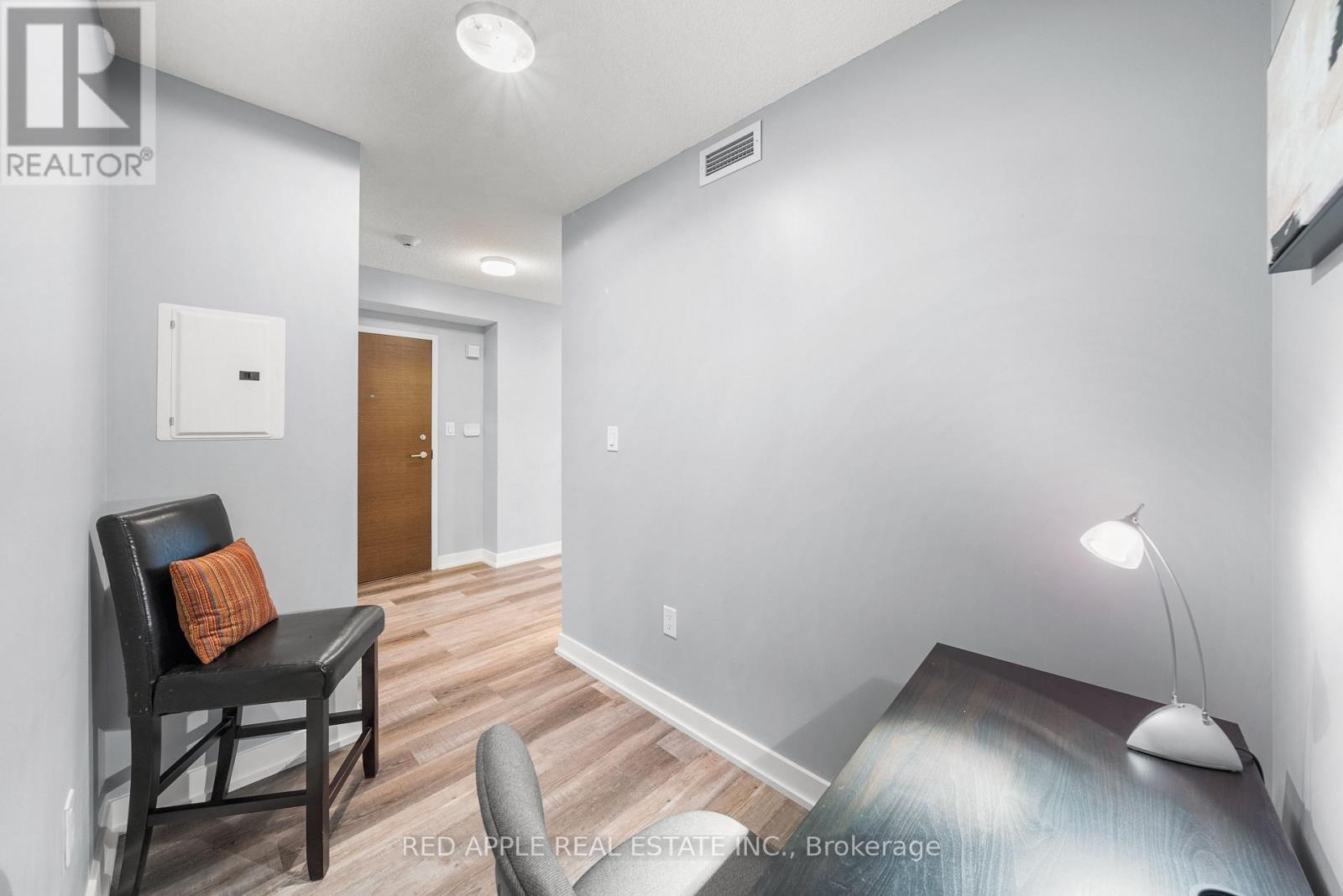 530 - 21 Iceboat Terrace, Toronto, Ontario  M5V 4A9 - Photo 24 - C12201879
