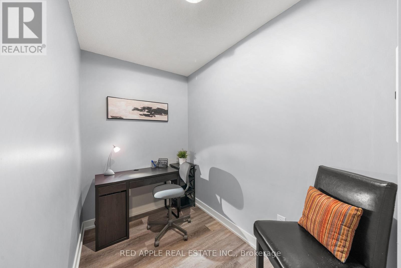 530 - 21 Iceboat Terrace, Toronto, Ontario  M5V 4A9 - Photo 25 - C12201879