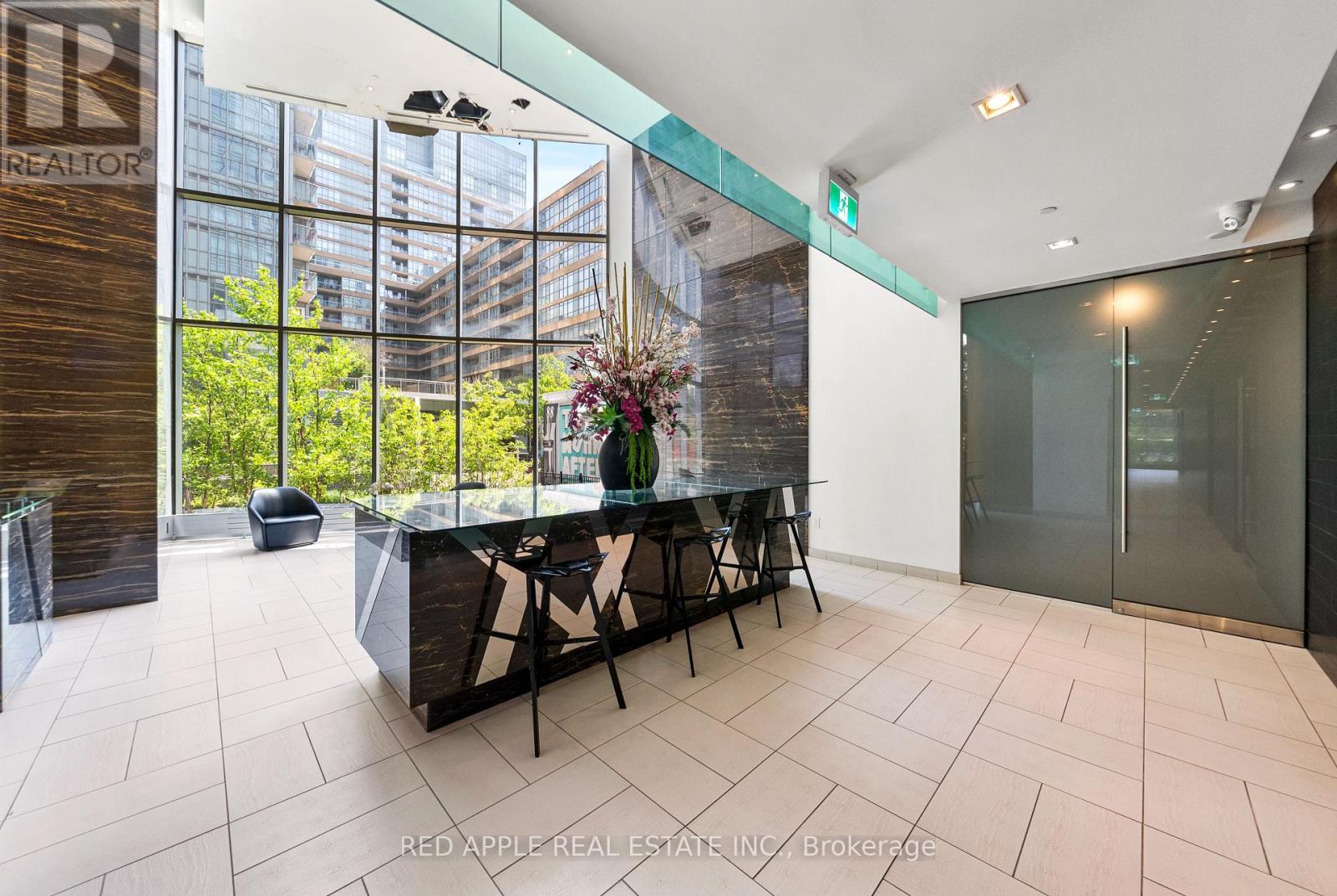 530 - 21 Iceboat Terrace, Toronto, Ontario  M5V 4A9 - Photo 29 - C12201879