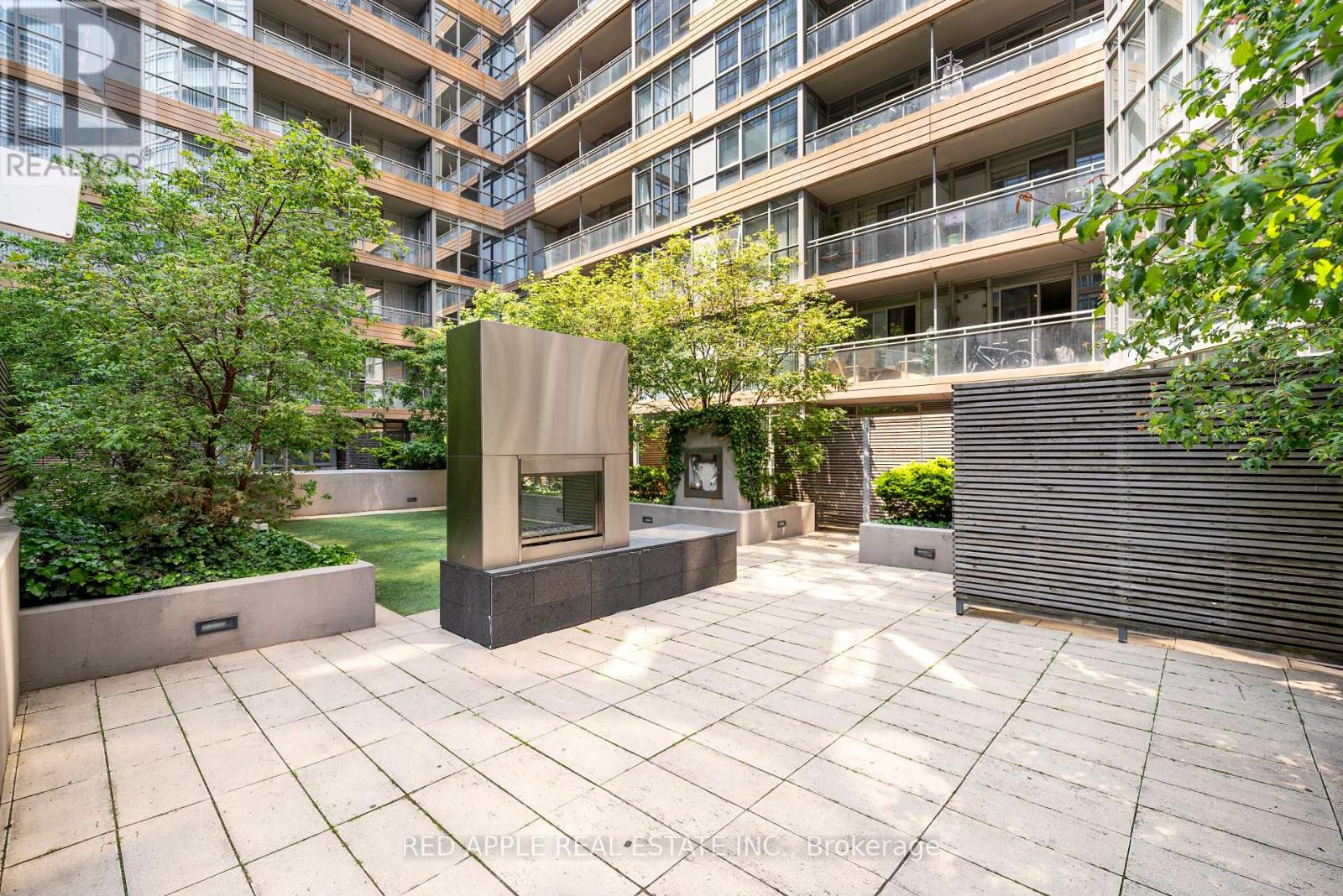 530 - 21 Iceboat Terrace, Toronto, Ontario  M5V 4A9 - Photo 31 - C12201879