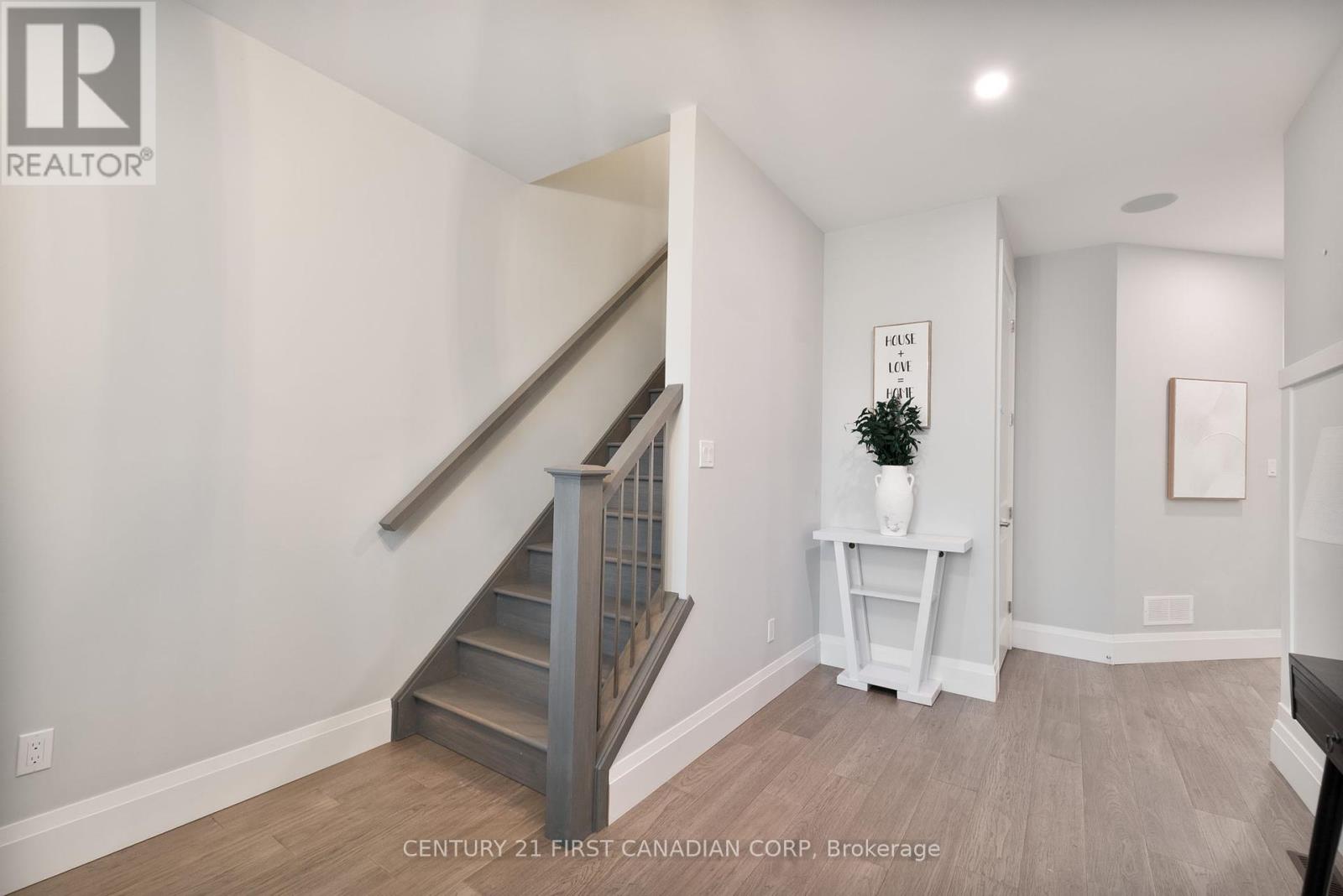 Photo 5 of 36 for 2253 Linkway Boulevard