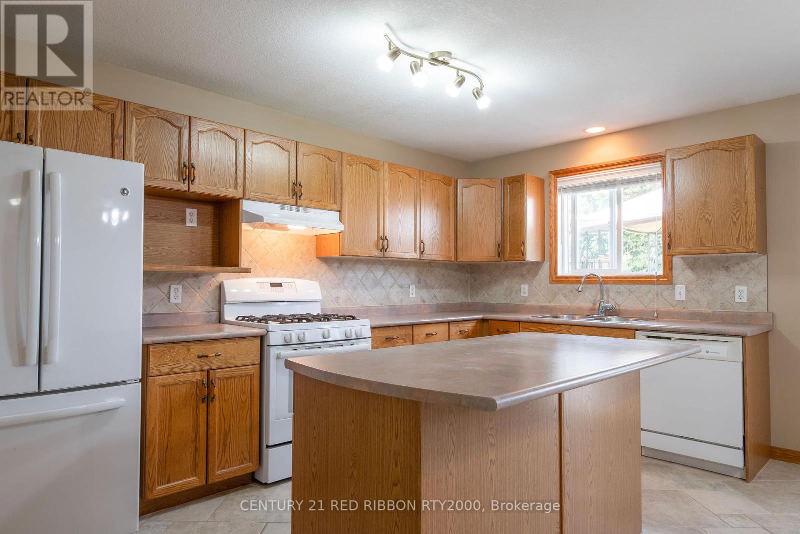 482 Riverview Drive, Strathroy-Caradoc, Ontario  N7G 4B3 - Photo 18 - X12202099