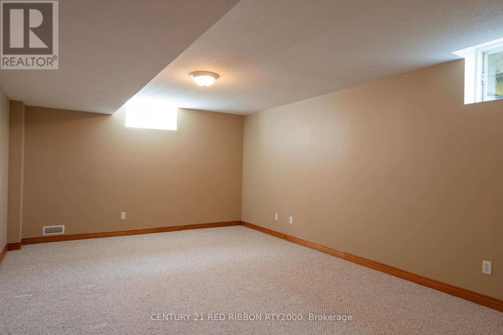 482 Riverview Drive, Strathroy-Caradoc, Ontario  N7G 4B3 - Photo 29 - X12202099