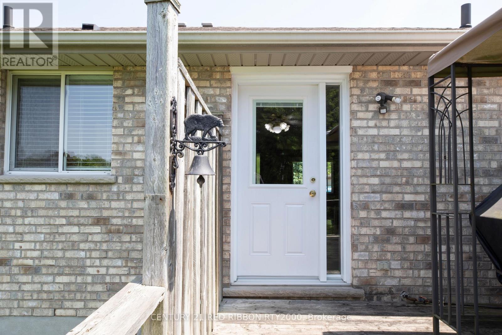 482 Riverview Drive, Strathroy-Caradoc, Ontario  N7G 4B3 - Photo 9 - X12202099