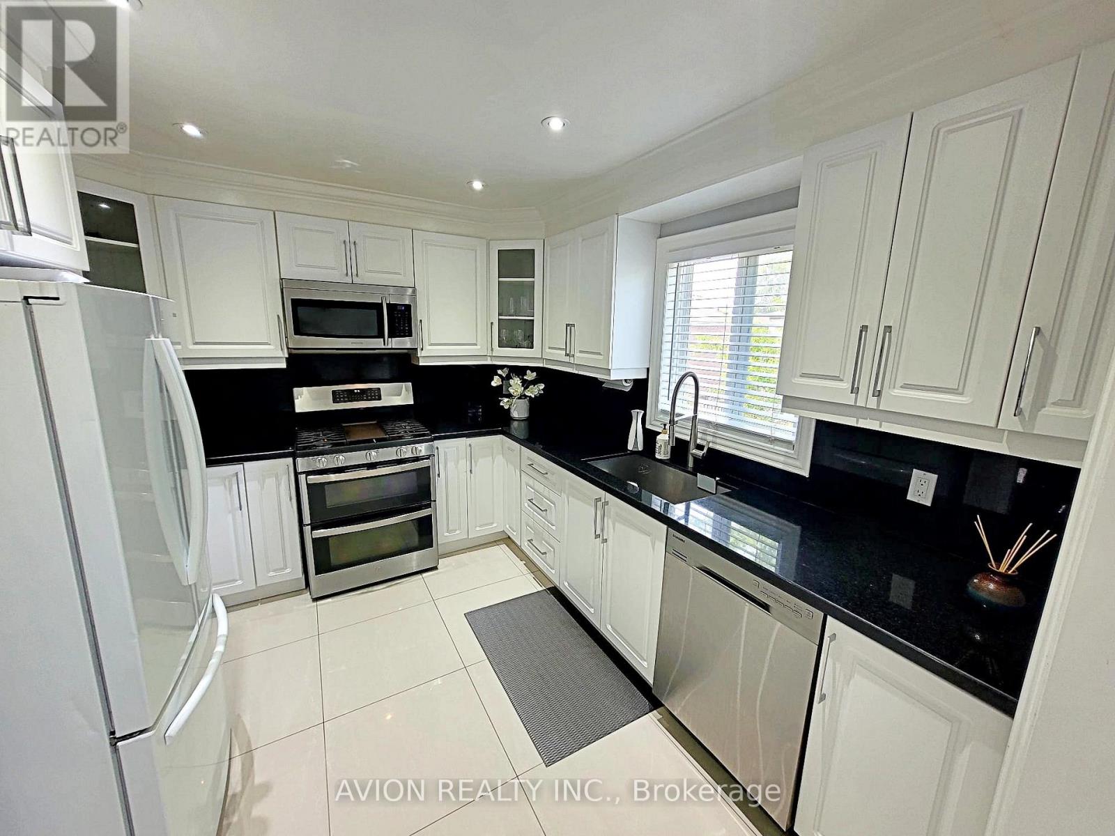 2396 Annan Woods Drive, Pickering, Ontario  L1X 2K6 - Photo 10 - E12200817