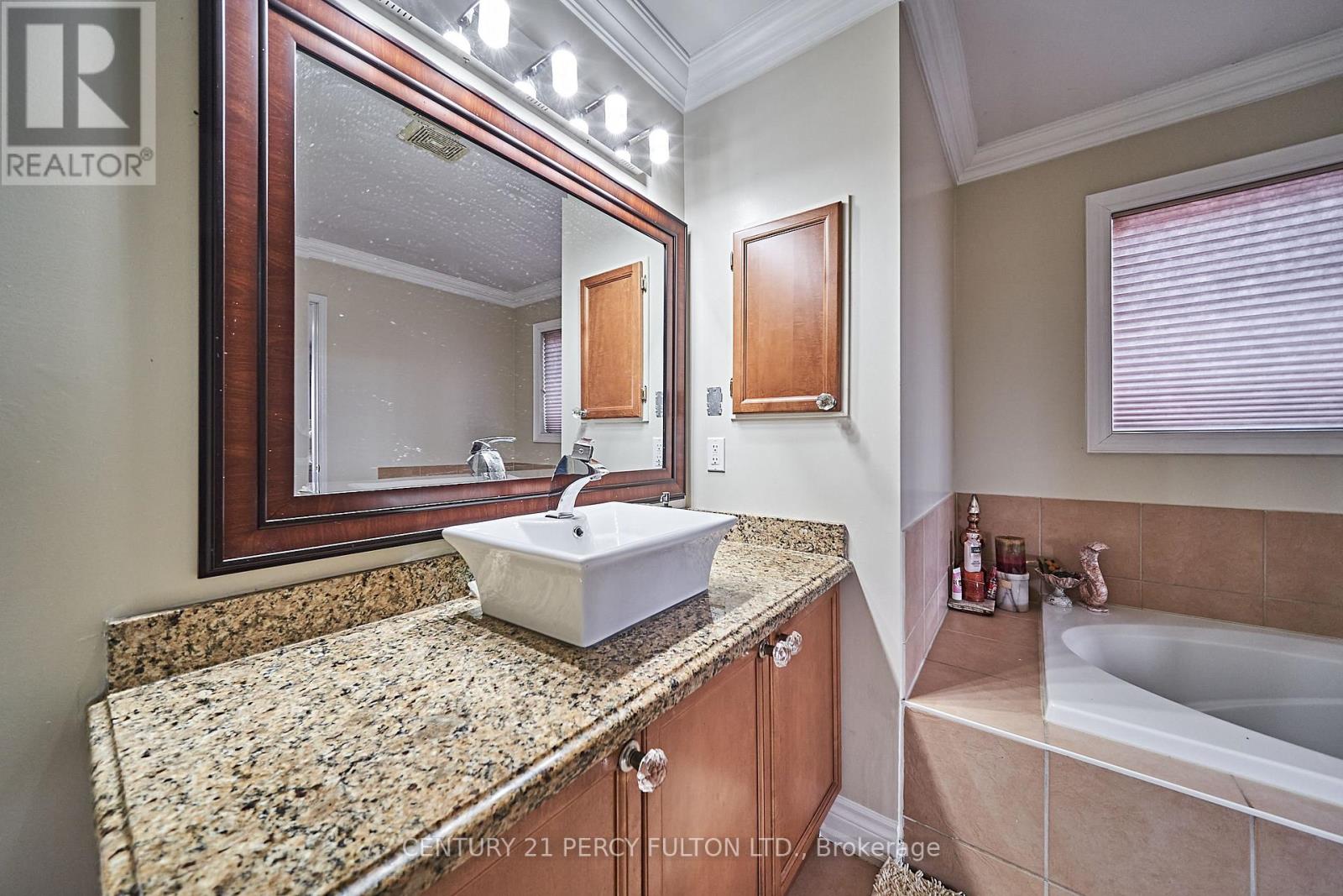 47 Vineyard Avenue, Whitby (Williamsburg), Ontario  L1P 1X5 - Photo 20 - E12201857