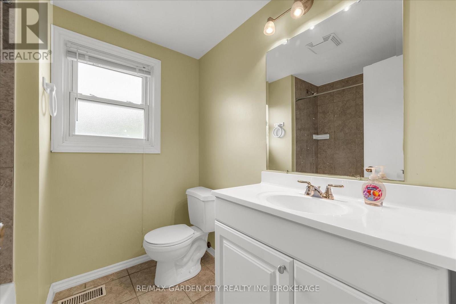 62 Ted Street, St. Catharines, Ontario  L2N 1E5 - Photo 13 - X12201906