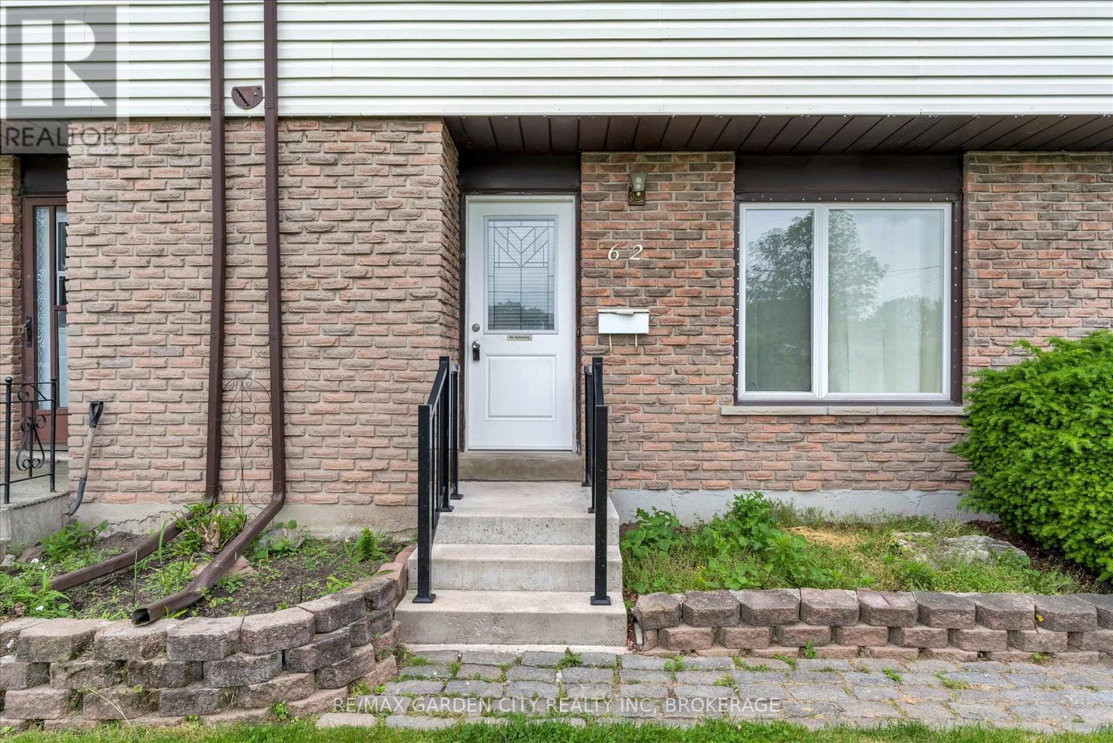 62 Ted Street, St. Catharines, Ontario  L2N 1E5 - Photo 3 - X12201906