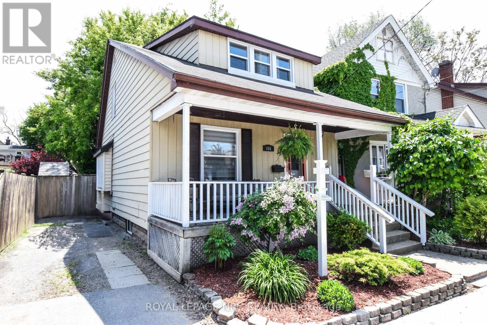 116 Lowell Avenue, St. Catharines, Ontario  L2R 2E2 - Photo 2 - X12201926