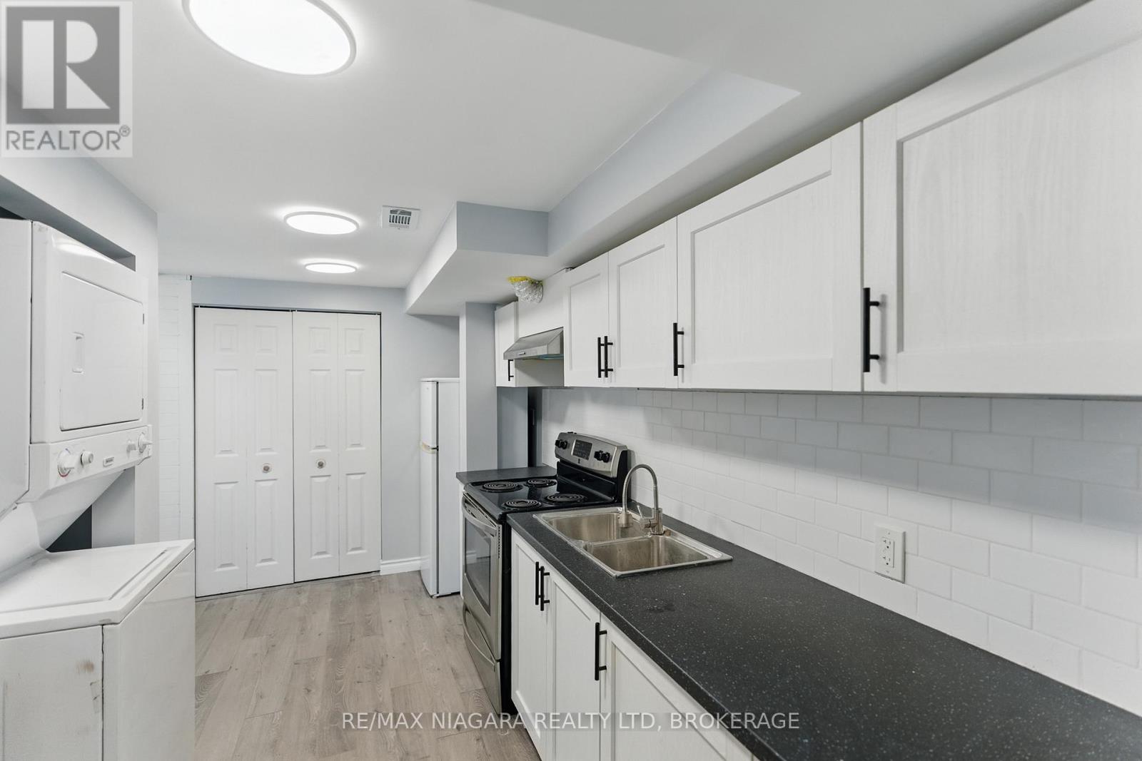 Lower - 290 Scholfield Avenue S, Welland, Ontario  L3B 1N8 - Photo 1 - X12202086