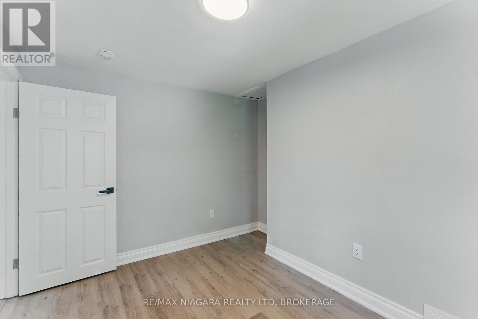 Upper - 290 Scholfield Avenue S, Welland, Ontario  L3B 1N8 - Photo 6 - X12202088