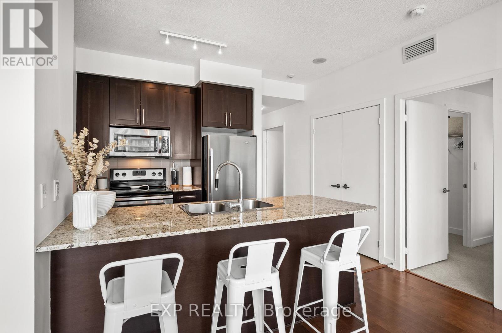 2103 - 4065 Brickstone Mews, Mississauga, Ontario  L5B 0G3 - Photo 6 - W12187361