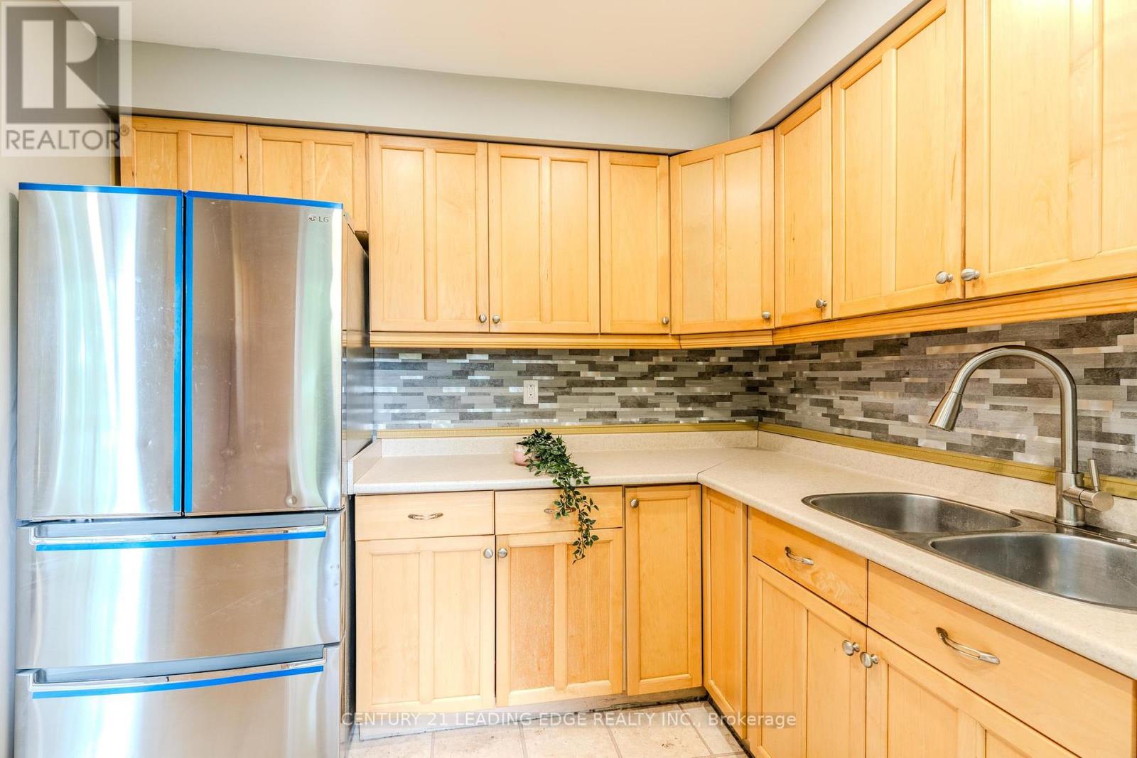 4 Chambers Court, Brampton, Ontario  L6Z 1J1 - Photo 11 - W12200946