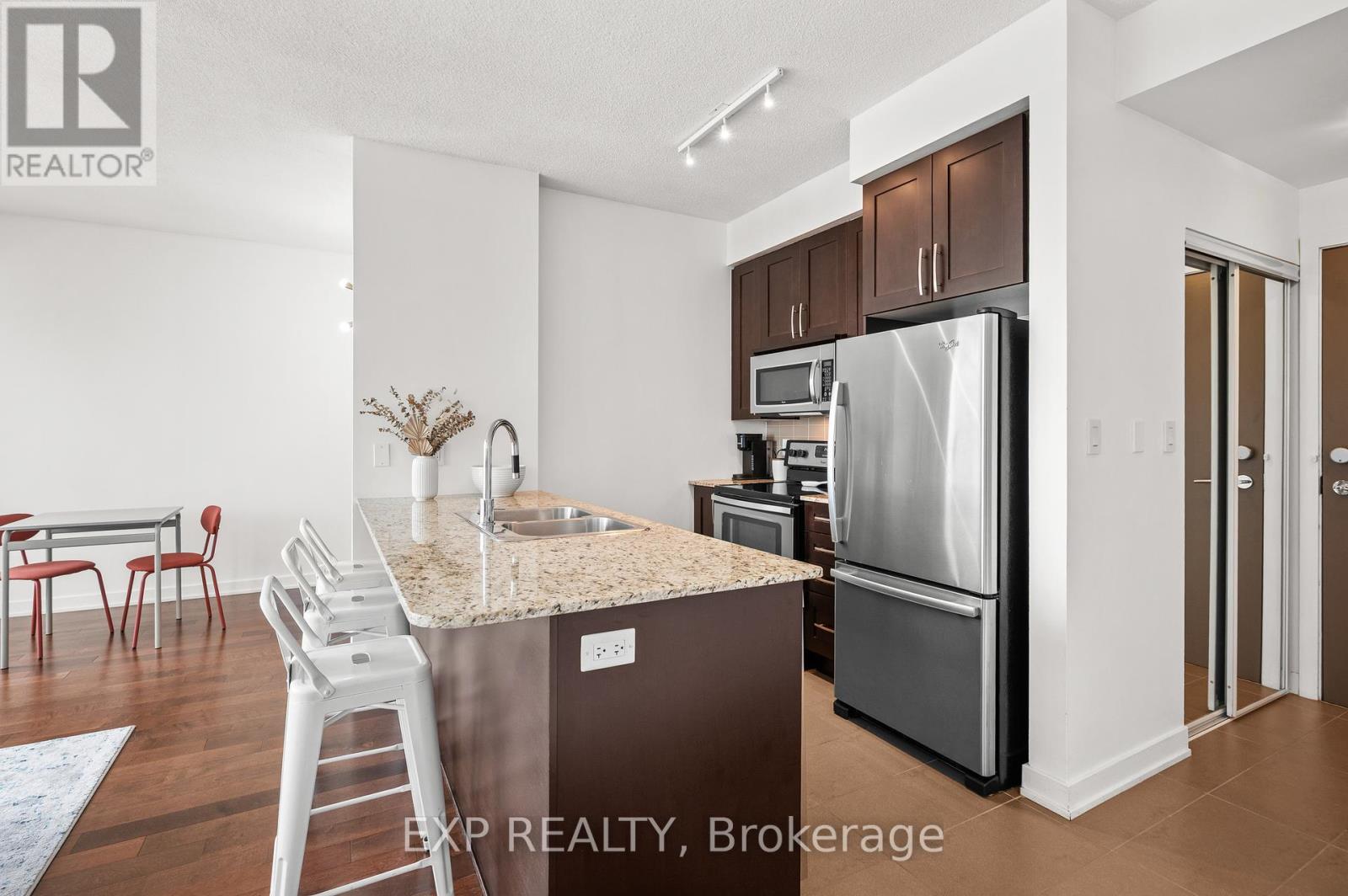 2103 - 4065 Brickstone Mews, Mississauga, Ontario  L5B 0G3 - Photo 4 - W12187361