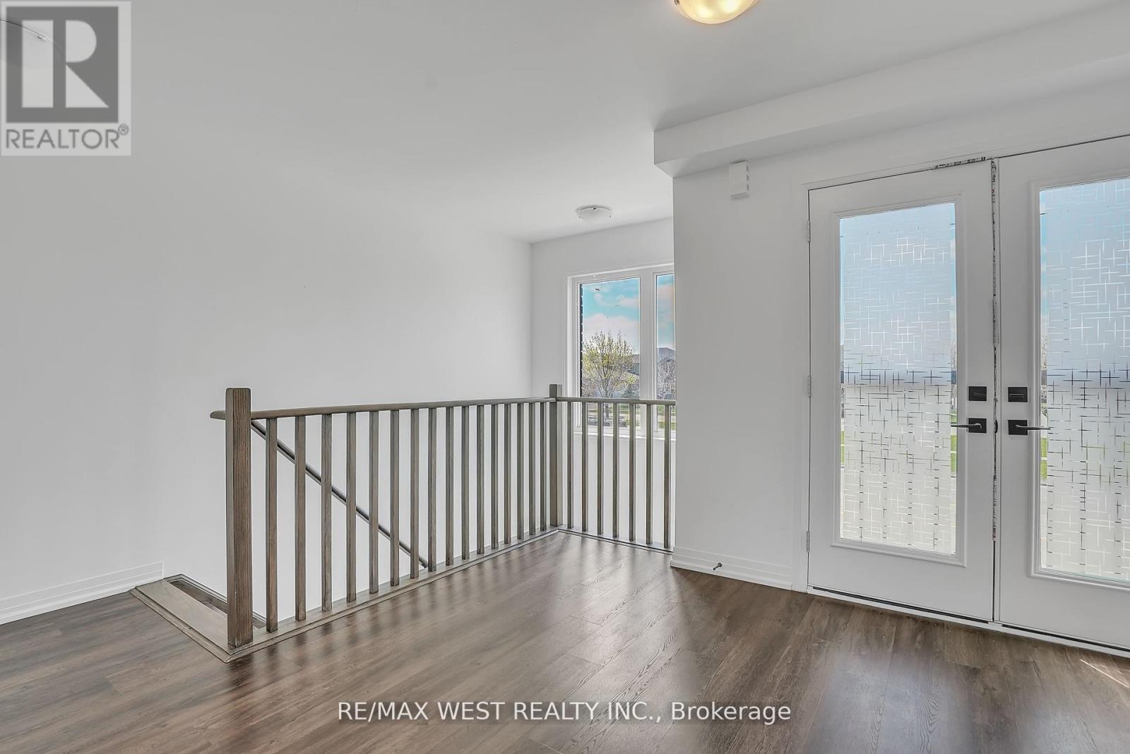 61 Fairlane Avenue, Barrie, Ontario  L9J 0N1 - Photo 4 - S12201838