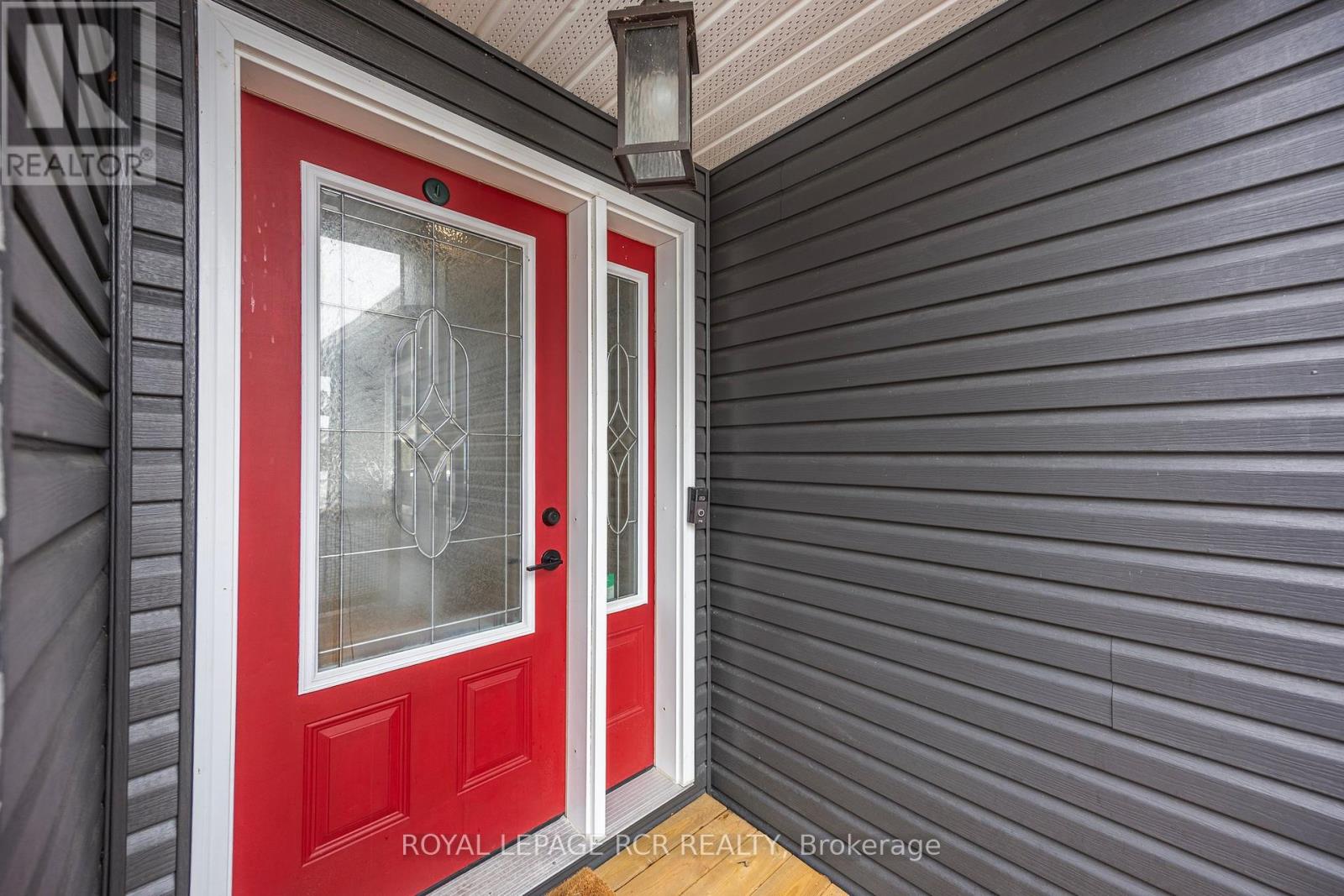 Property at 236 SIMCOE STREET N image 2