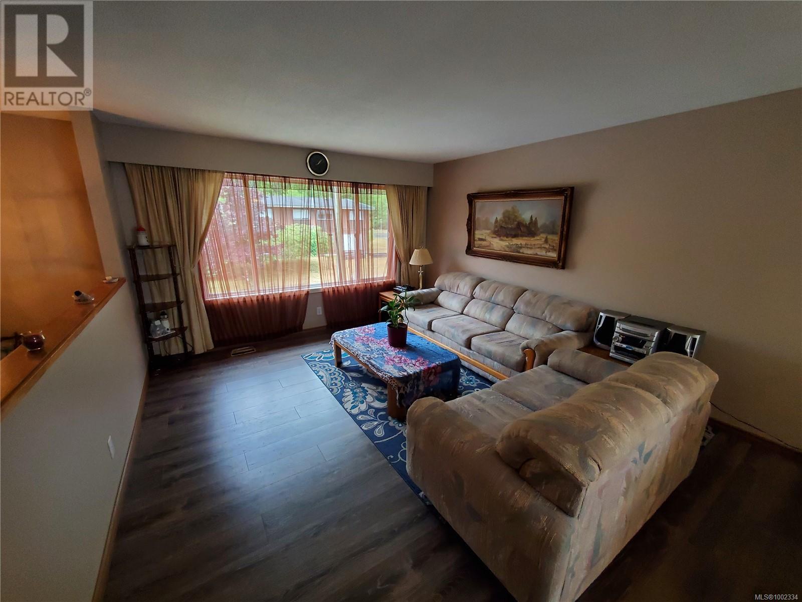 Property at 860 Jewitt Dr image 3