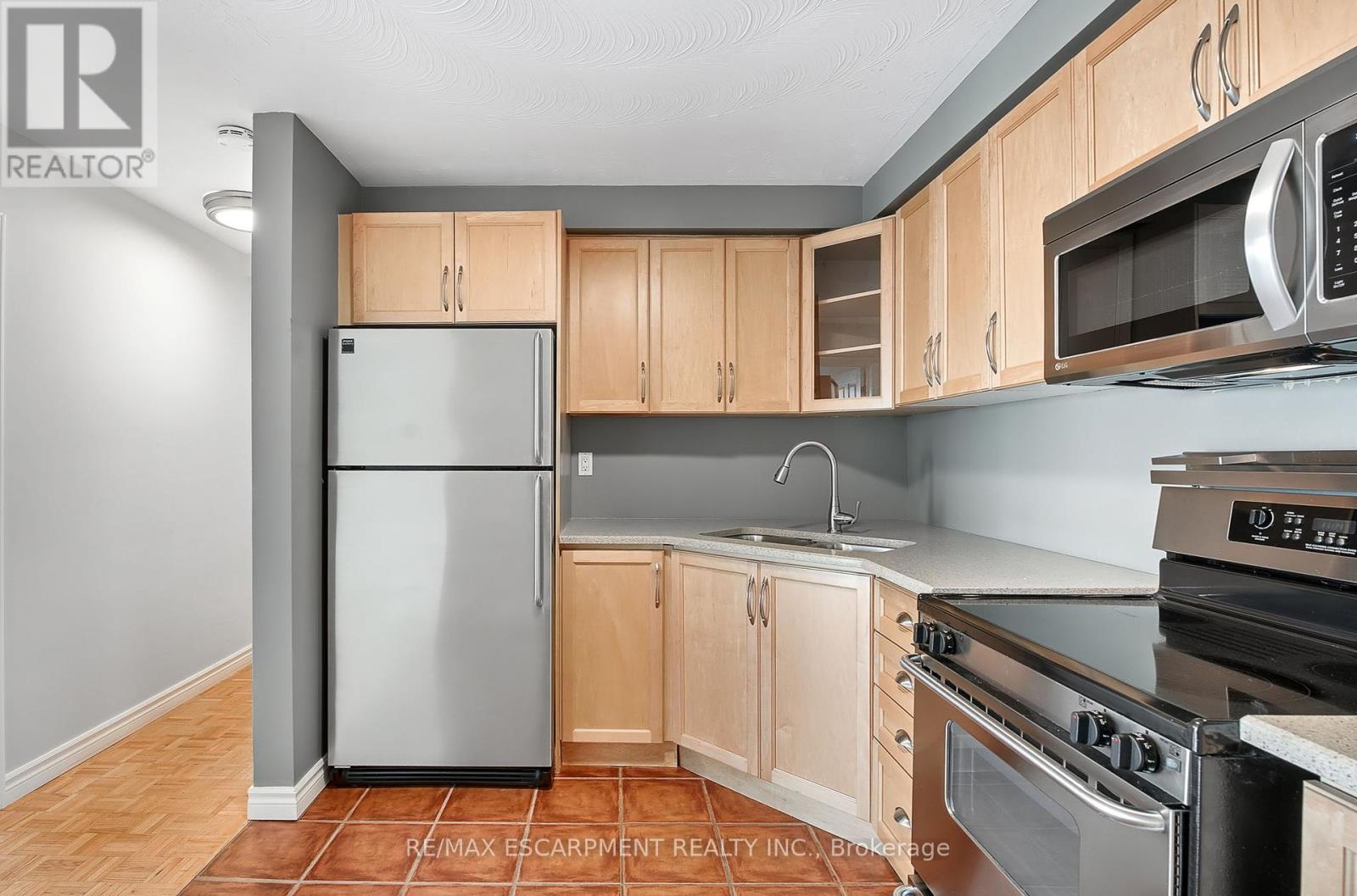 708 - 8 Woodman Drive S, Hamilton, Ontario  L8K 4C9 - Photo 13 - X12198668
