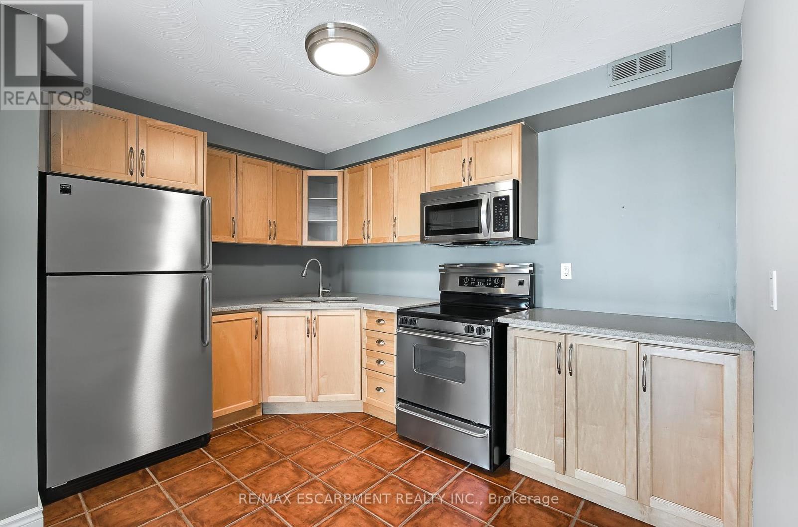 708 - 8 Woodman Drive S, Hamilton, Ontario  L8K 4C9 - Photo 12 - X12198668