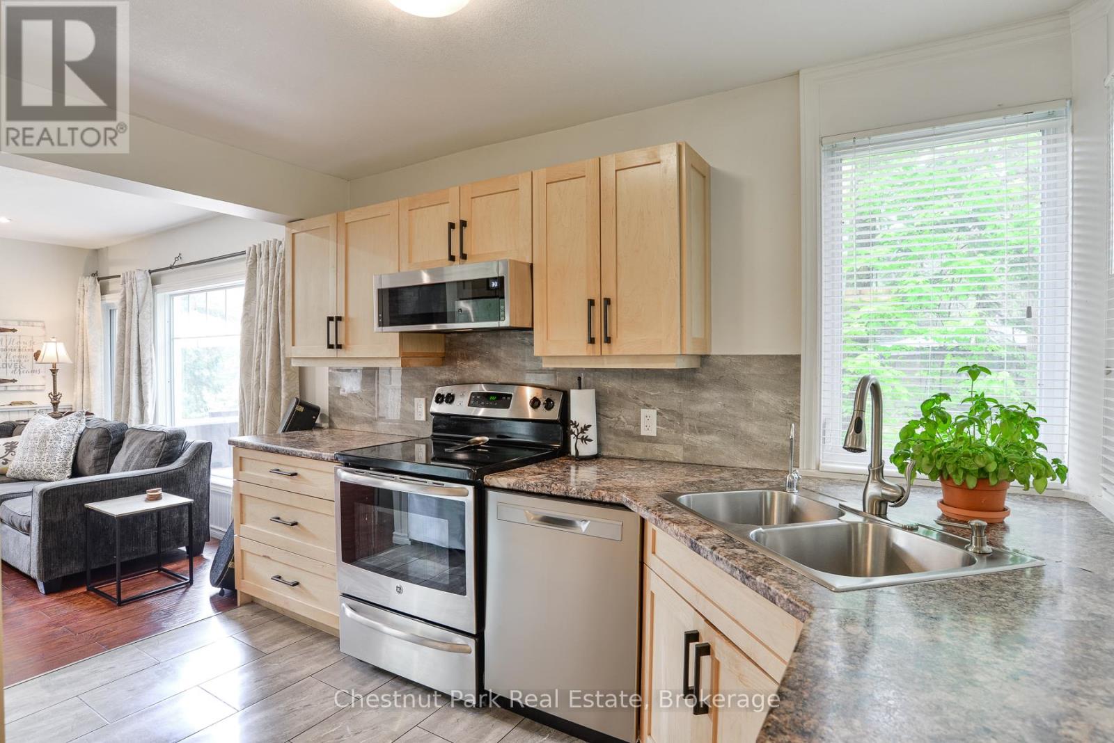 76 Balsam Chutes Road, Huntsville (Stephenson), Ontario  P0B 1L0 - Photo 22 - X12202030