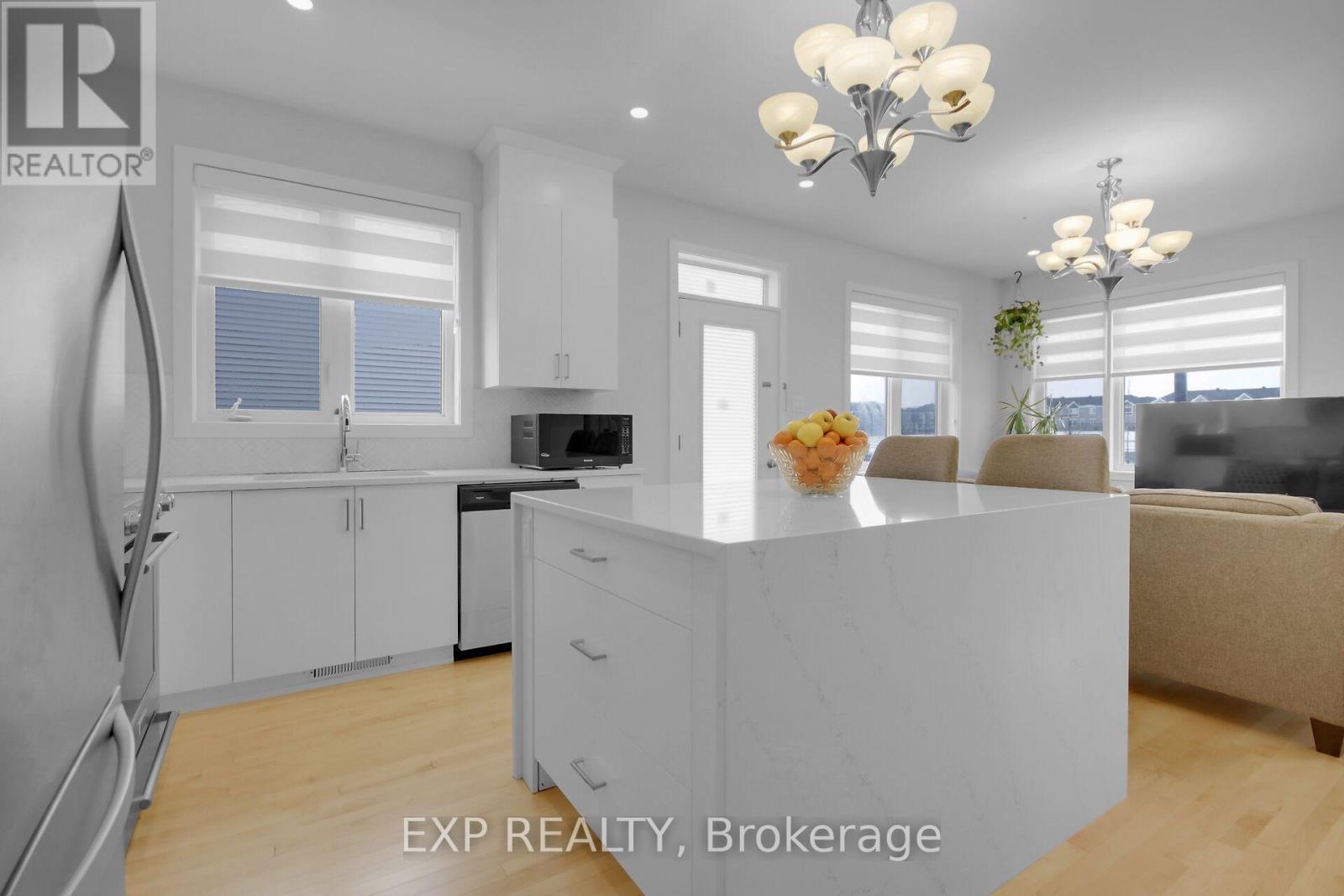 2021 Elevation Road, Ottawa, Ontario  K2J 6W6 - Photo 7 - X12201927