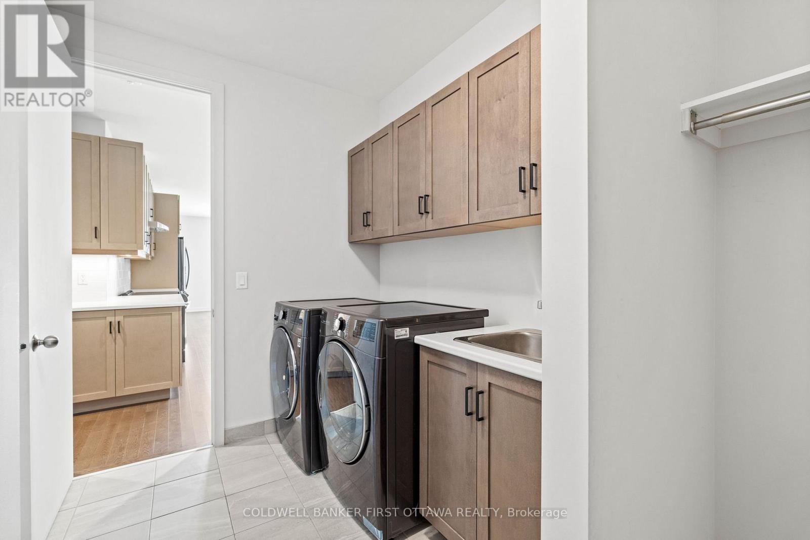 945 Islington Way, Ottawa, Ontario  K1T 0T7 - Photo 32 - X12201956