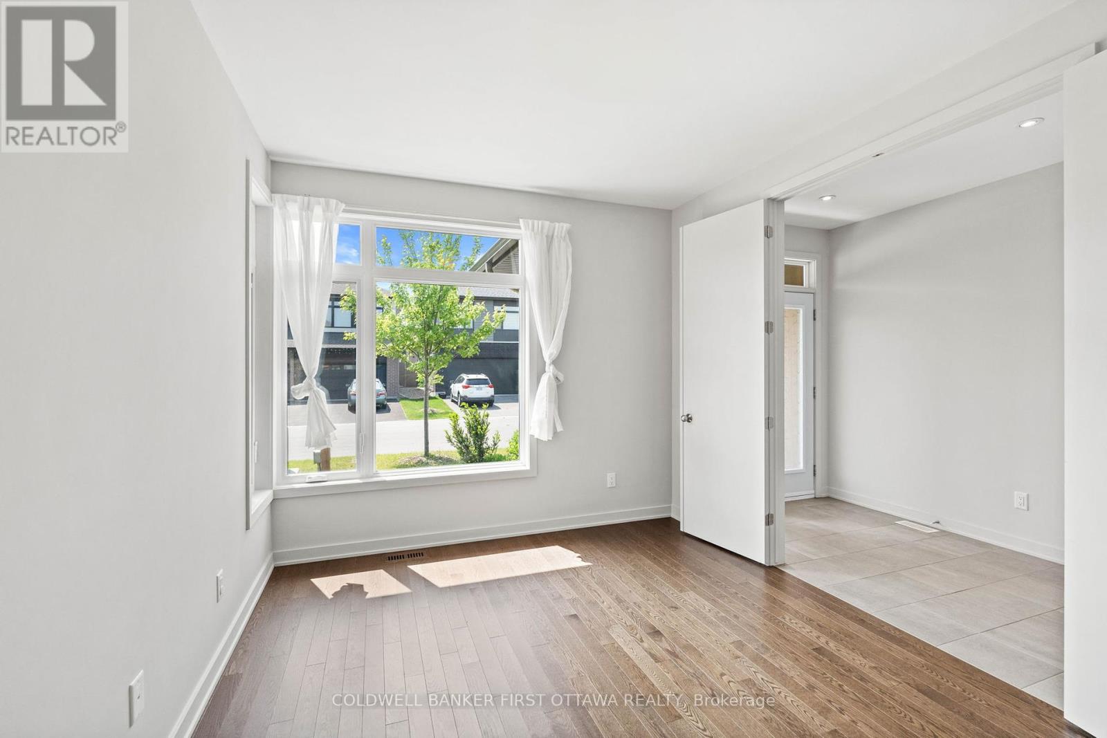 945 Islington Way, Ottawa, Ontario  K1T 0T7 - Photo 6 - X12201956