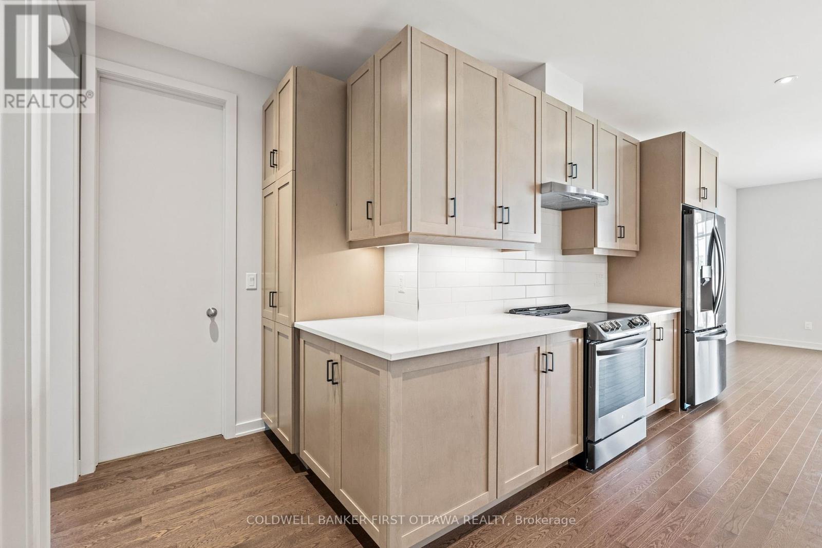 945 Islington Way, Ottawa, Ontario  K1T 0T7 - Photo 9 - X12201956