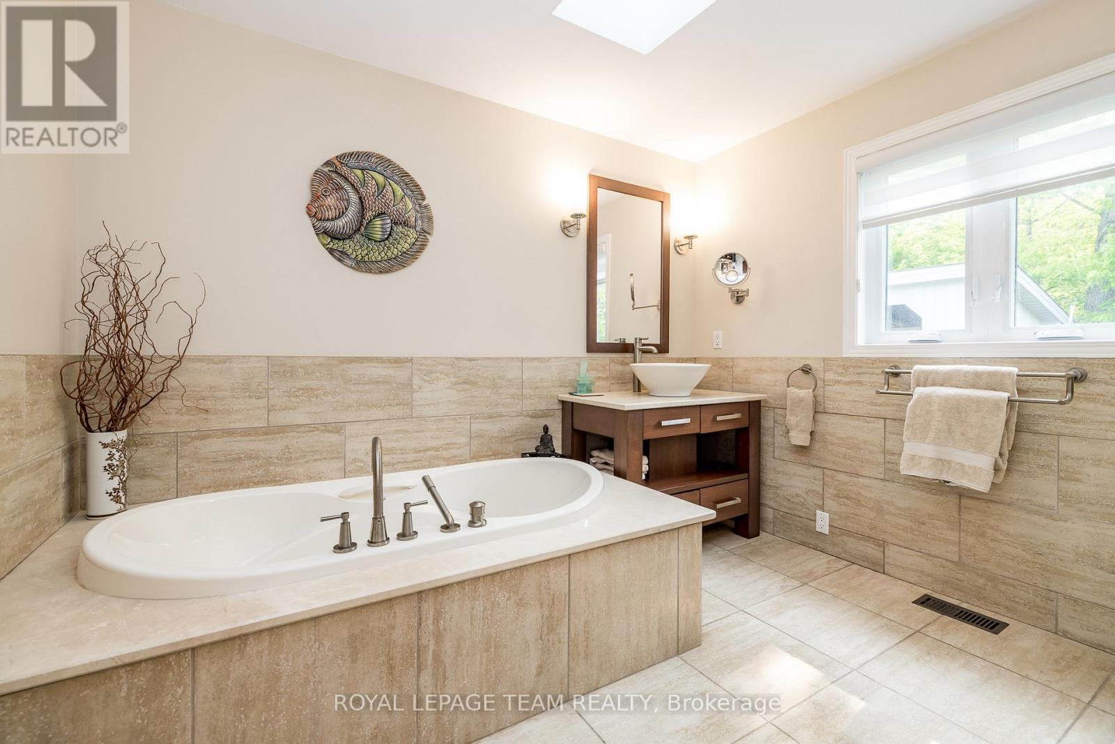 164a Deans Island Road, Rideau Lakes, Ontario  K0G 1E0 - Photo 22 - X12201991