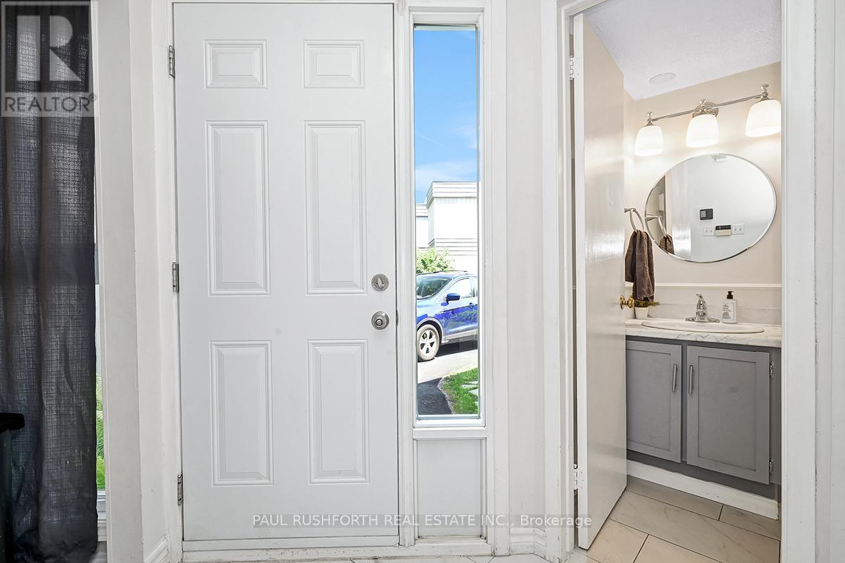 30 Compata Way, Ottawa, Ontario  K1B 4W9 - Photo 2 - X12202067