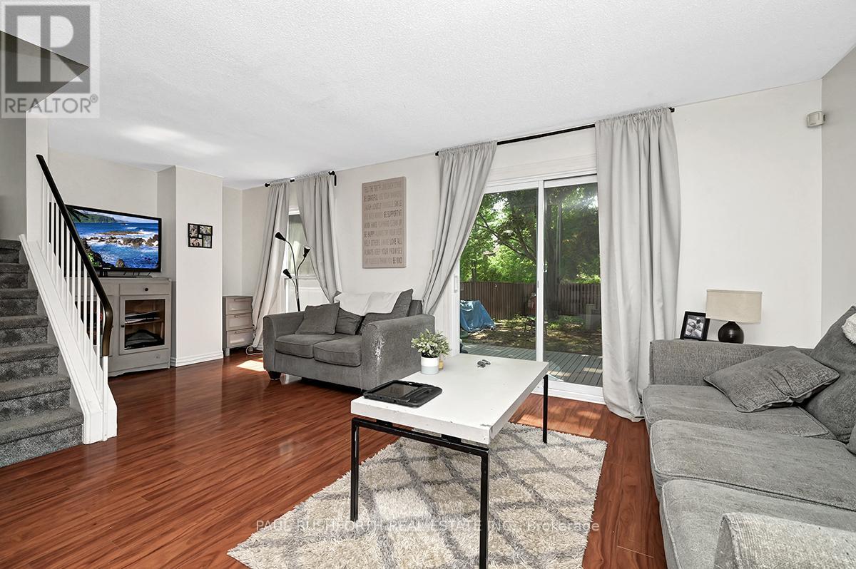 30 Compata Way, Ottawa, Ontario  K1B 4W9 - Photo 4 - X12202067