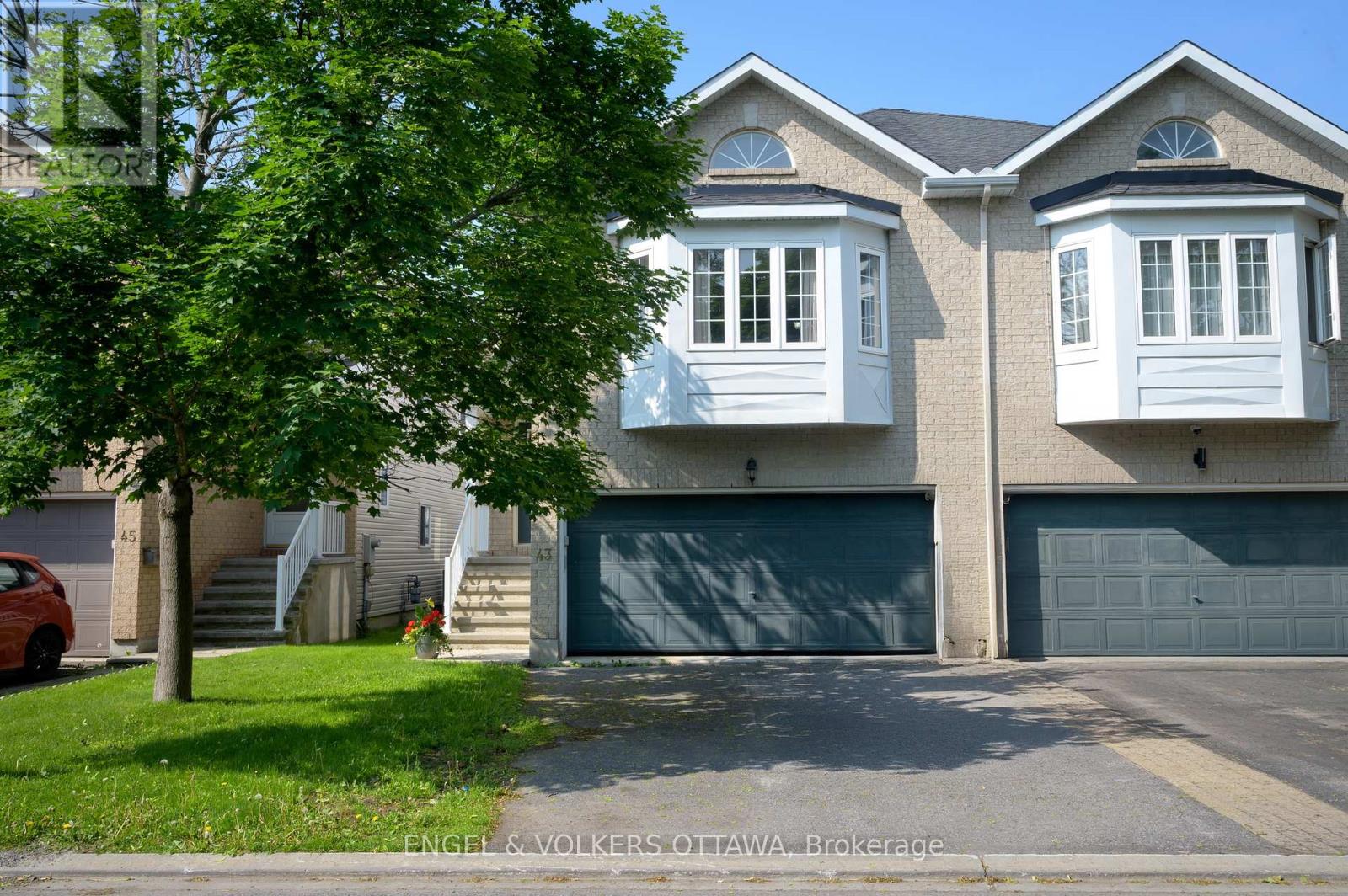 43 CASTLE GLEN CRESCENT, Ottawa, Ontario
