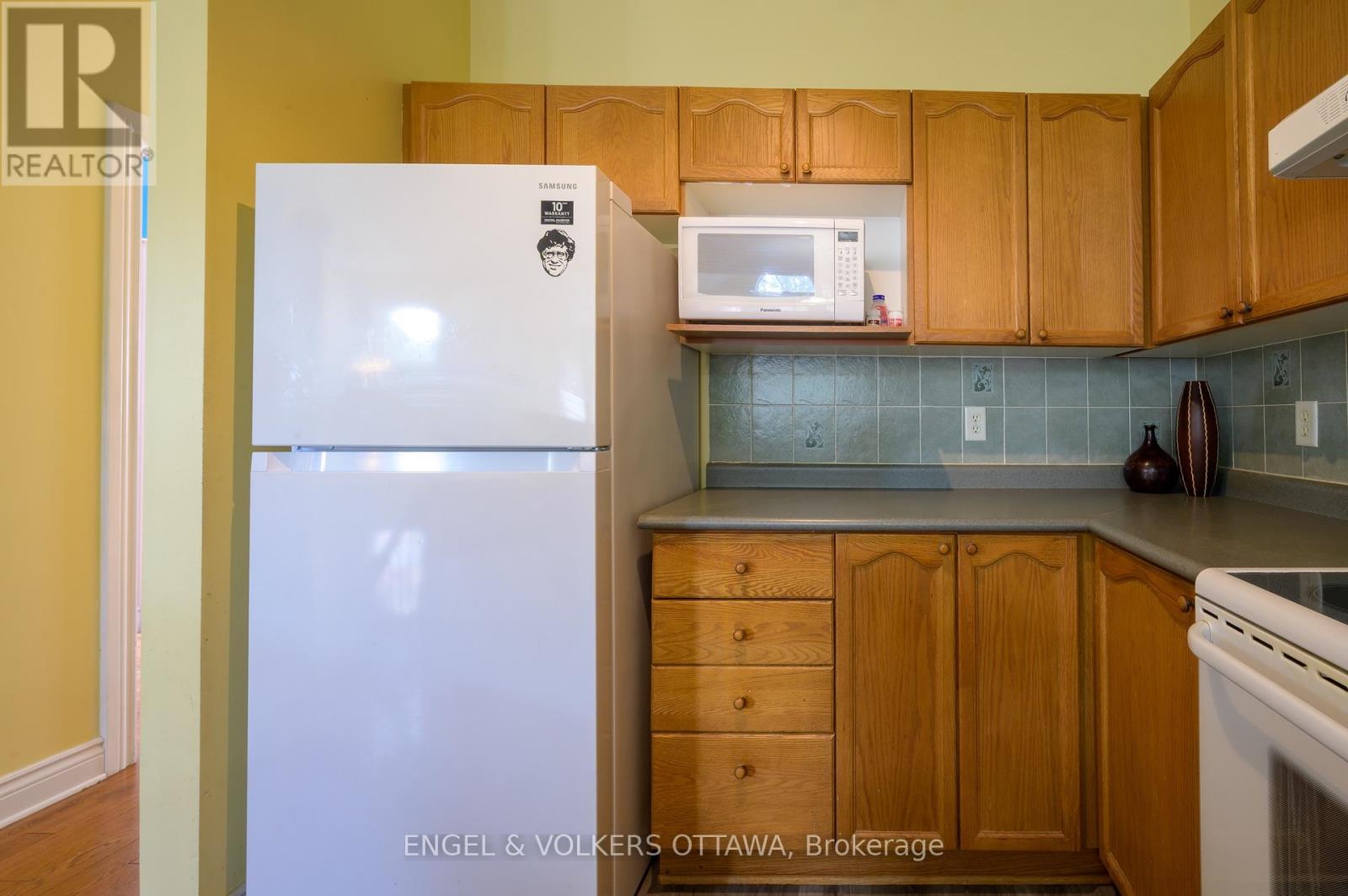 43 Castle Glen Crescent, Ottawa, Ontario  K2L 4G9 - Photo 10 - X12202084
