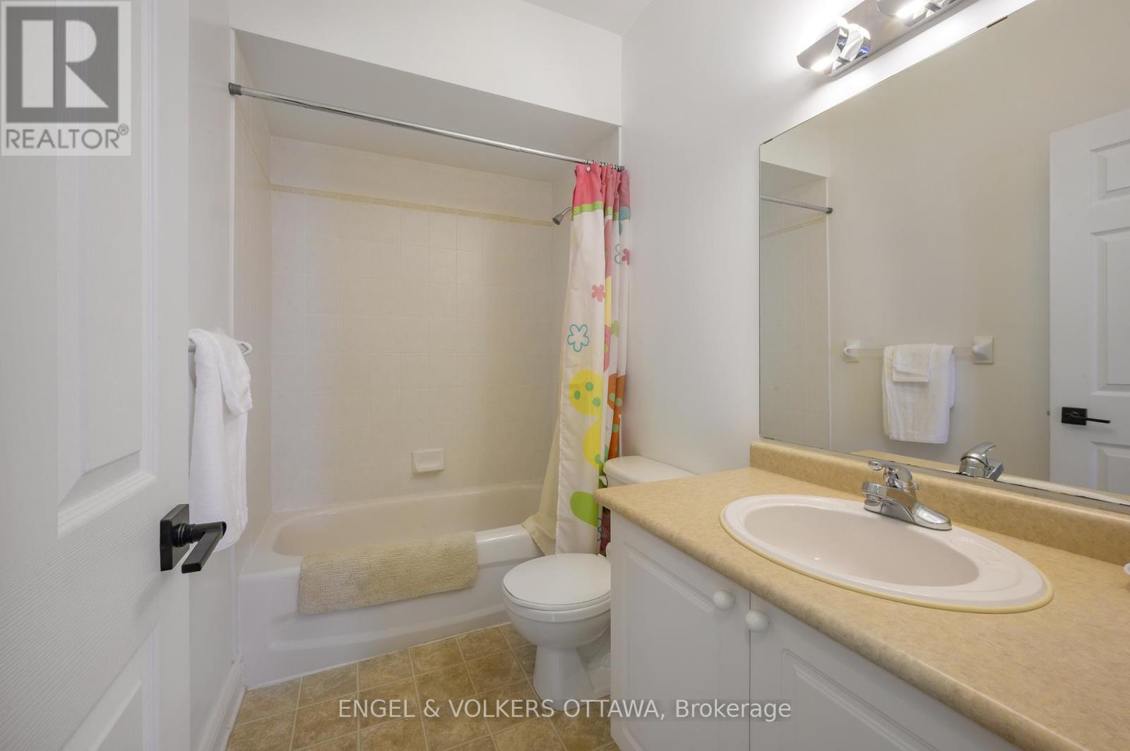 43 Castle Glen Crescent, Ottawa, Ontario  K2L 4G9 - Photo 13 - X12202084