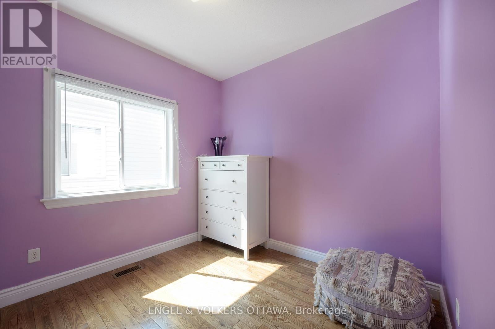 43 Castle Glen Crescent, Ottawa, Ontario  K2L 4G9 - Photo 14 - X12202084
