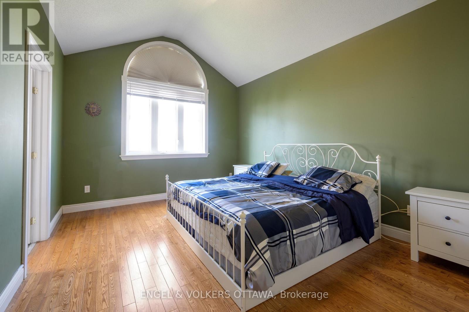 43 Castle Glen Crescent, Ottawa, Ontario  K2L 4G9 - Photo 18 - X12202084