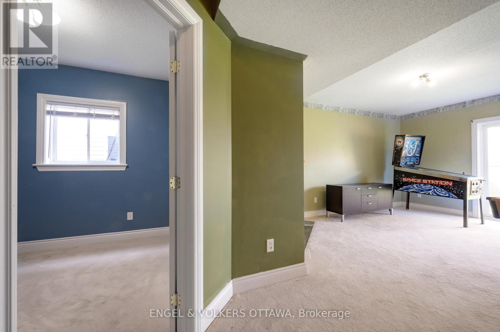 43 Castle Glen Crescent, Ottawa, Ontario  K2L 4G9 - Photo 19 - X12202084