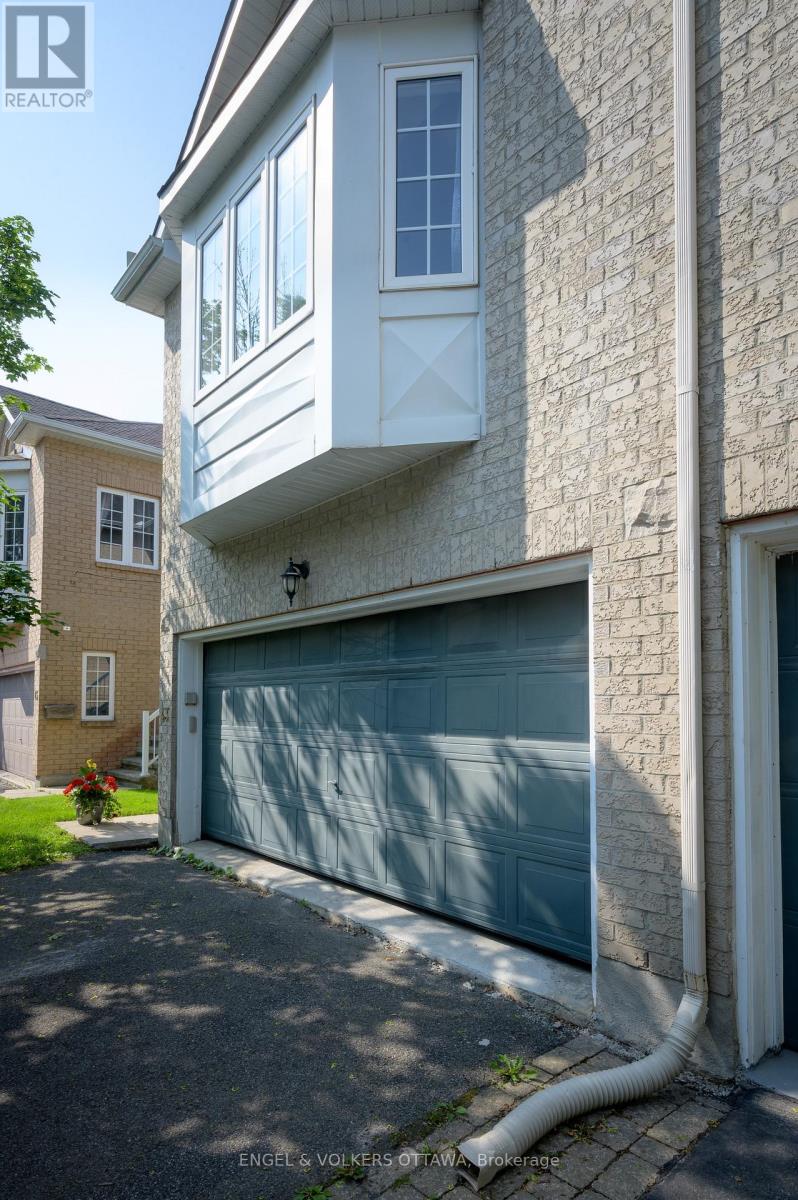 43 Castle Glen Crescent, Ottawa, Ontario  K2L 4G9 - Photo 2 - X12202084
