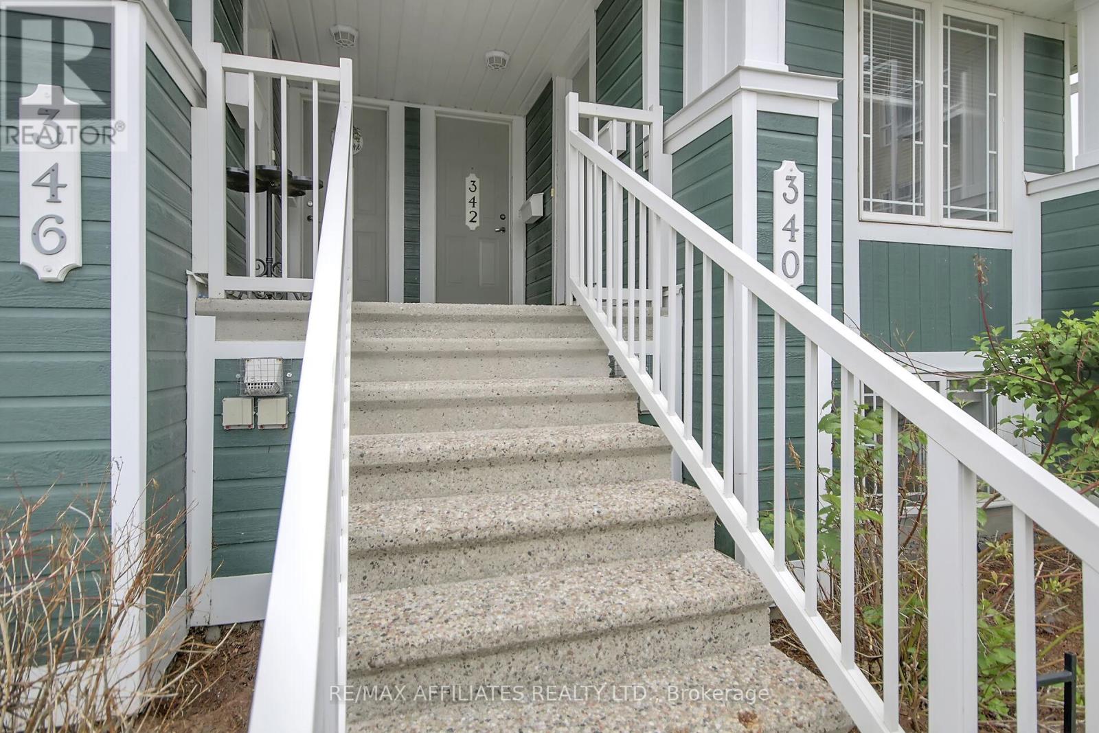 340 Crownridge Drive, Ottawa, Ontario  K2M 3A4 - Photo 3 - X12202123