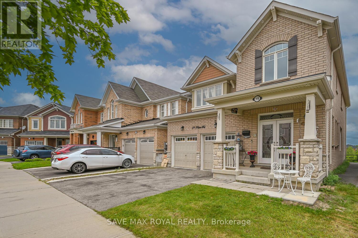 19 Polstar Road, Brampton, Ontario  L7A 4H1 - Photo 3 - W12201840