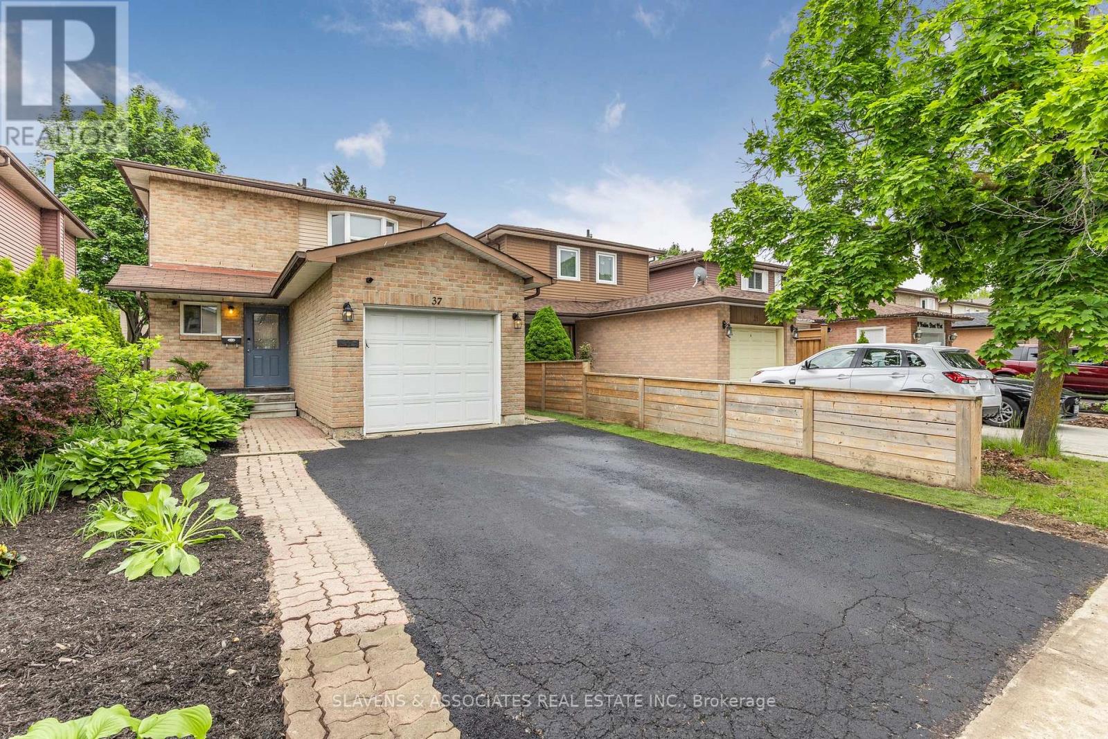 37 Vodden Street W, Brampton, Ontario  L6X 2W6 - Photo 3 - W12201851