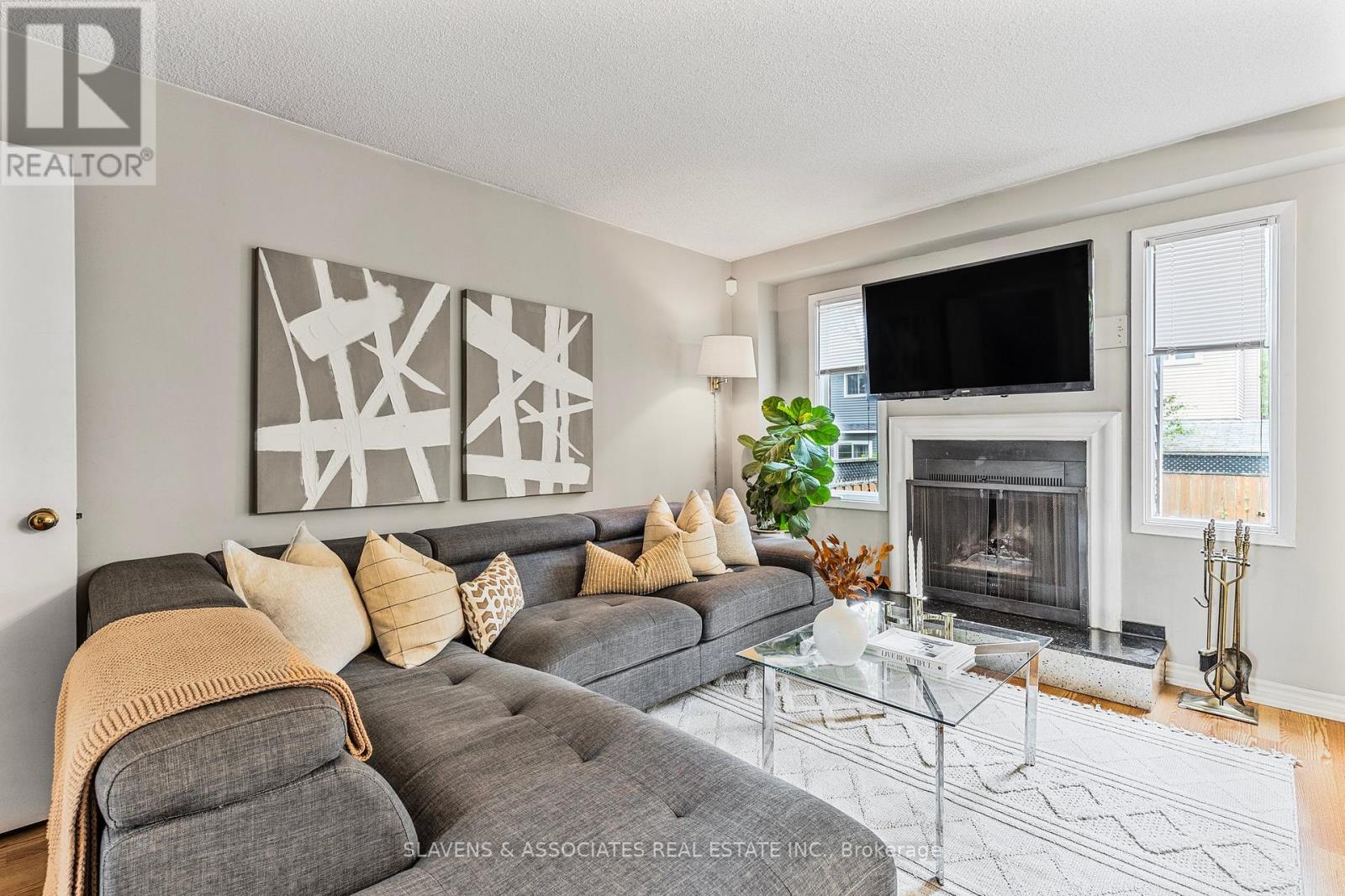 37 Vodden Street W, Brampton, Ontario  L6X 2W6 - Photo 6 - W12201851