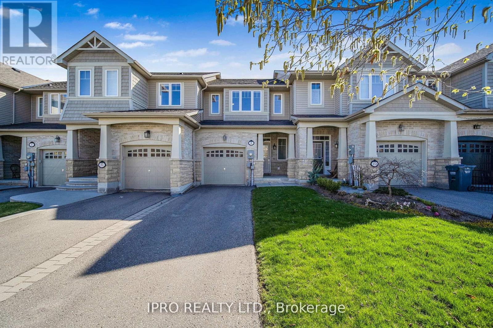 8 Icefall Road, Caledon, Ontario  L7C 3T6 - Photo 2 - W12201864
