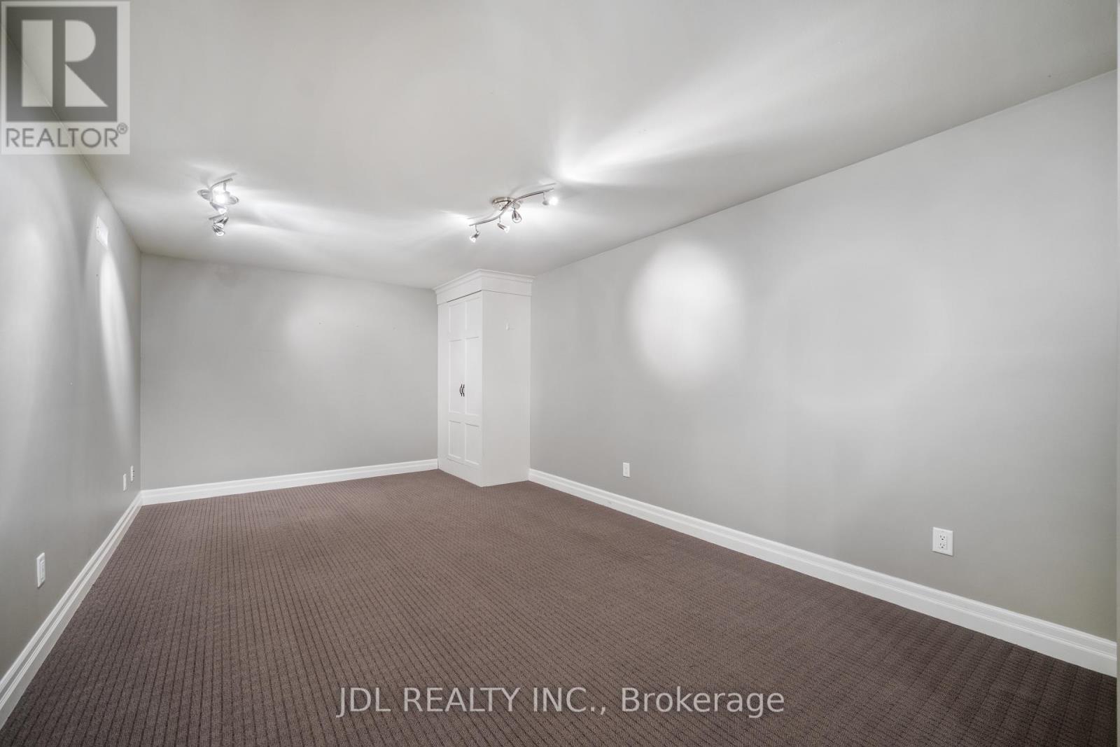 1207 Linbrook Road, Oakville, Ontario  L6J 2L5 - Photo 28 - W12201867