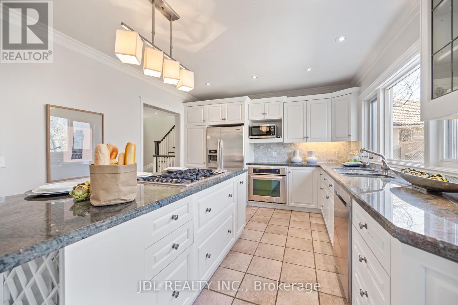 1207 Linbrook Road, Oakville, Ontario  L6J 2L5 - Photo 8 - W12201867